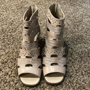 Gimmicks by BKE sandal booties